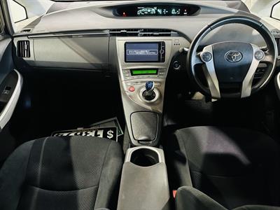 2014 Toyota Prius - Thumbnail