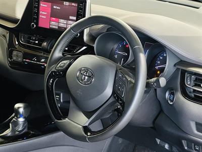 2020 Toyota C-HR - Thumbnail