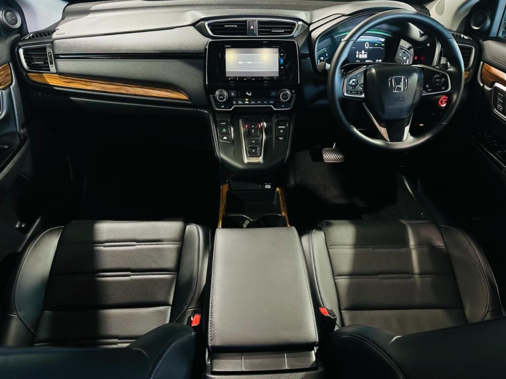 Honda CR-V e:HEV EX Masterpiece interior with sunroof and power seat